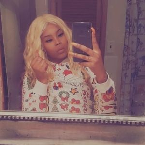 Meet your Posher, Monica